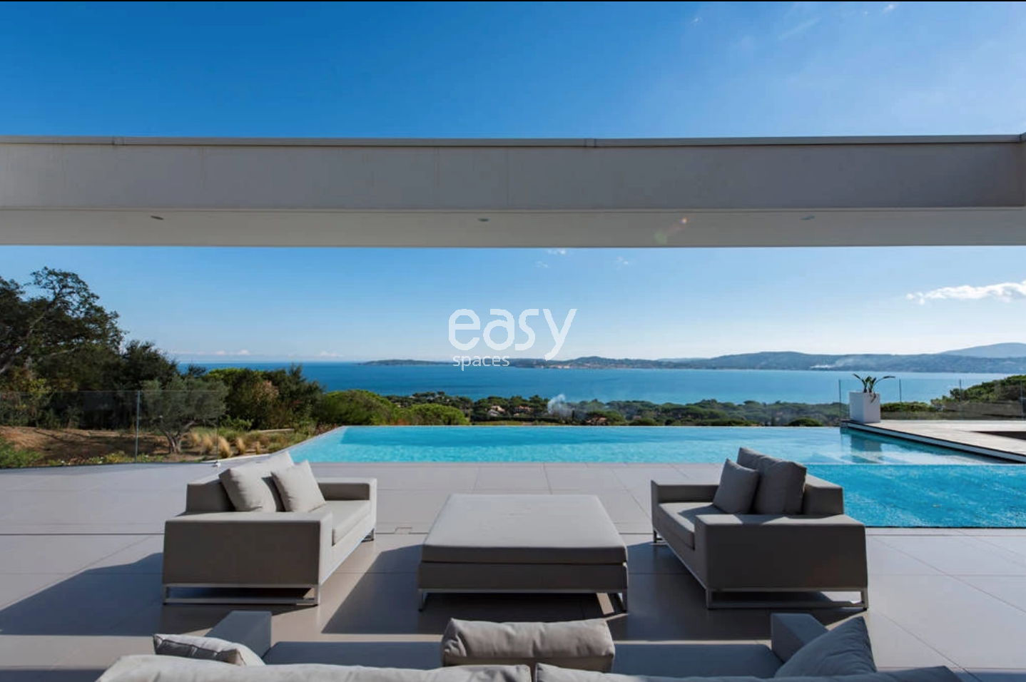 décor vue mer pour production photo saint tropez